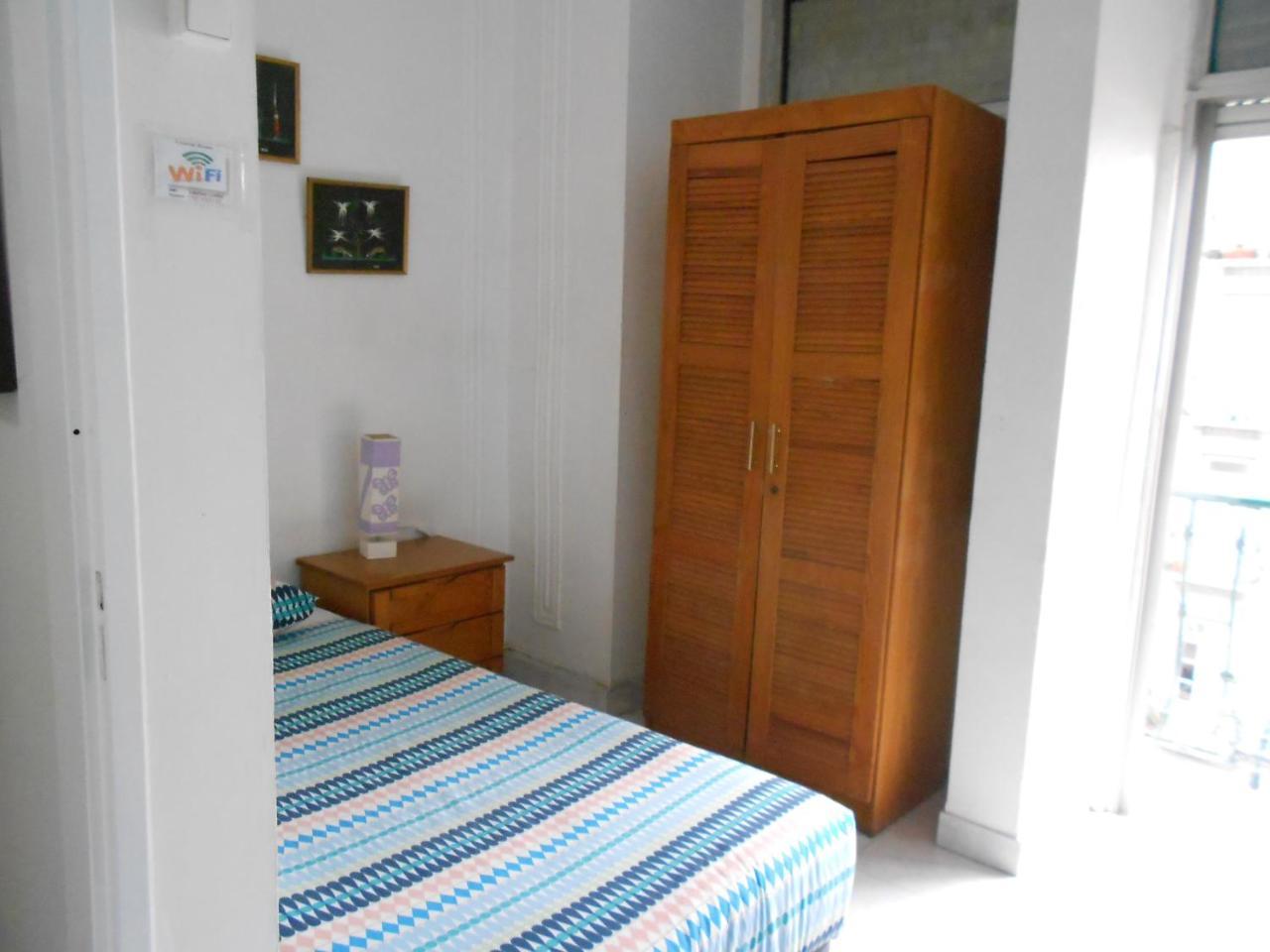 Crescent Hostel *